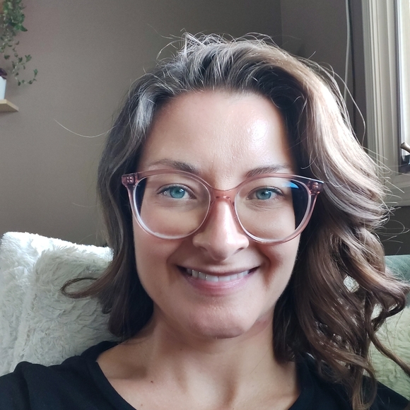 Meet your Posher, Danielle - Picture 1 of 1